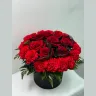 Шляпная коробка с розами и гвоздикой на похороны